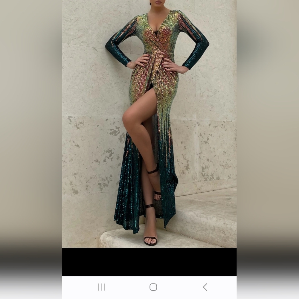 NWT! BEAUTIFUL GOWN HUNTER GREEN. 8/10